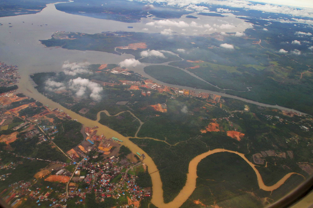 Beban Berlapis Perempuan Pesisir di Tengah Krisis Lingkungan