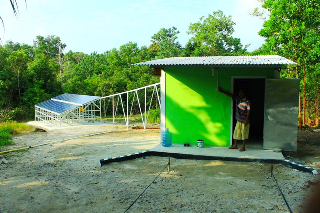 PLTSu yang dibangun Walhi dan kini sudah bisa menerangi rumah- rumah warga 24 jam penuh di Bangka Belitung. Foto: Walhi 