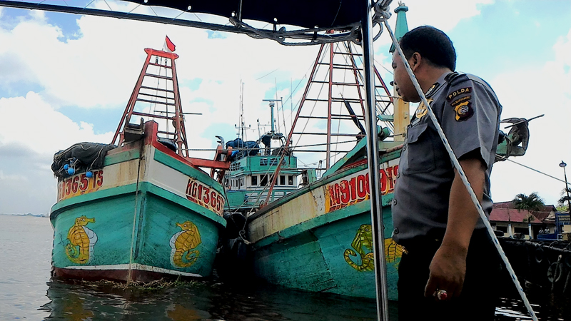 Kapal Vietnam berbendera Indonesia ini ditangkap saat asik mencuri ikan di perairan Natuna pada 27 Juni 2015. Foto: Aseanty Pahlevi