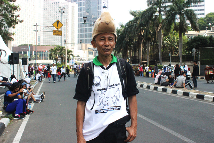 Mang Eeng saat kampanye penyelamatan badak sumatera dan badak jawa pada peringatan Hari Badak Sedunia 2015. Foto: Rahmadi Rahmad