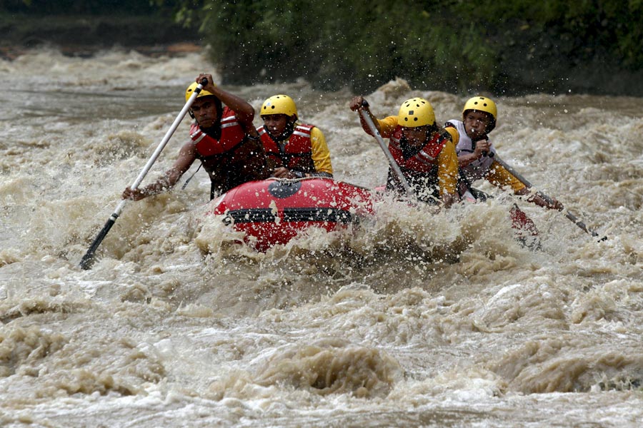 Arung jeram ini dapat dilakukan di Ketambe yaitu dengan menelusuri Sungai Alas. Foto: Junaidi Hanafiah