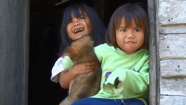 Tawa lepas anak-anak masyarakat adat Batak Aek Godang ini hidup tenang. Foto: Ayat S Karokaro
