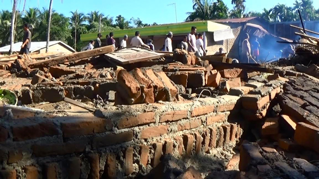 Rumah rata dengan tanah dihantam banjir bandang. Foto: Ayat S Karokaro