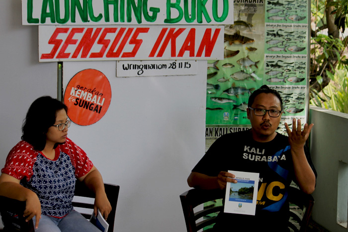 Peluncuran Buku Sensus Ikan di kantor Ecoton, di Wringinanom, Gresik. Foto: Petrus Riski