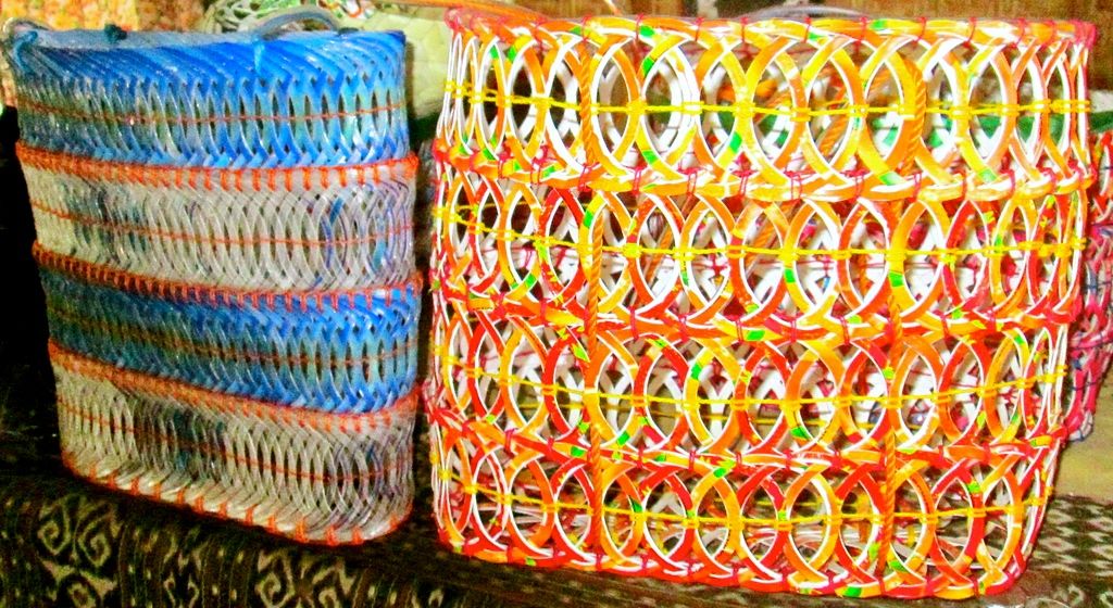 Hasil kerajinan tangan yang dihasilkan oleh Saver dan rekan-rekannya. Foto: Ebed de Rosary