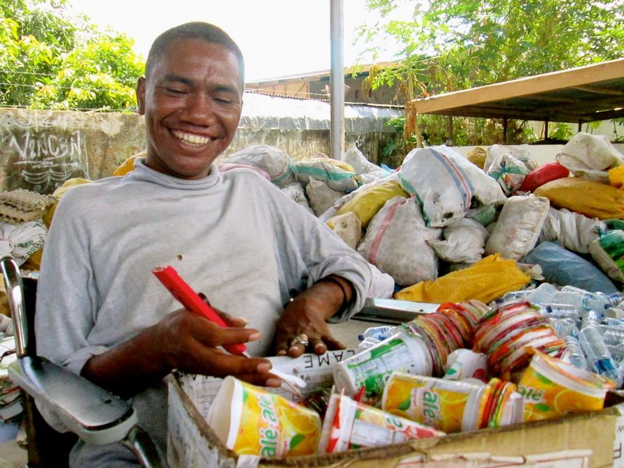 Saver, penyandang disabilitas yang bekerja untuk. Foto: Ebed de Rosary