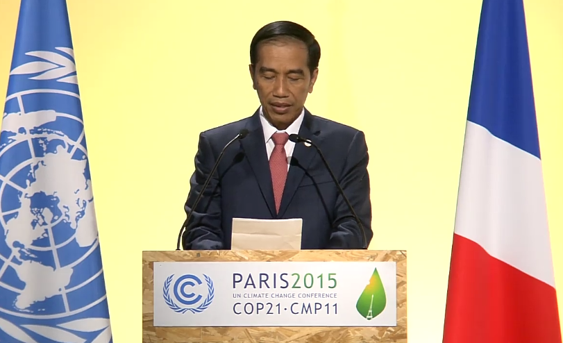 Presiden Joko Widodo menyampaikan pandangan Indonesia tentang penanganan perubahan iklim dalam sesi Leaders Event pada Konferensi Perubahan Iklim atau Conference of the Parties (COP) ke-21 di Paris, Perancis pada Senin (30/11/2015)sore waktu setempat atau Senin malam WIB. Foto : Delegasi RI COP21