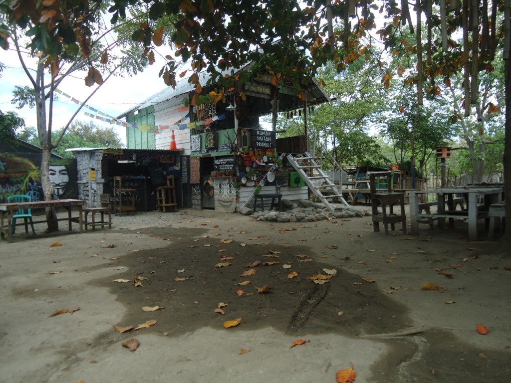 Suasana di Rumah Hutan Drupadi Palu, Sulawesi Tengah. Rumah ini digunakan sebagai ruang ekspresi seni sekaligus lokasi wisata. Foto : Themmy Doaly