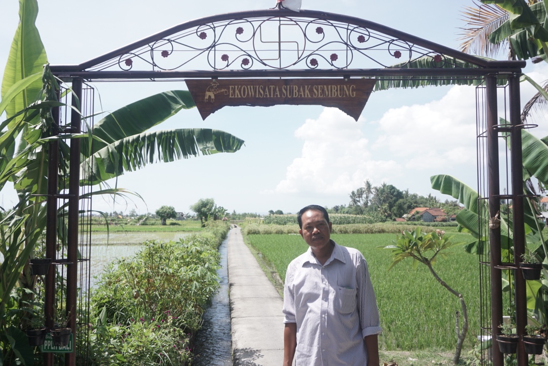 Pintu gerbang menuju ke ekowisata Subak Sembung di Kelurahan Peguyangan, Kecamatan Denpasar Utara, Denpasar, Bali. Foto : Anton Muhajir