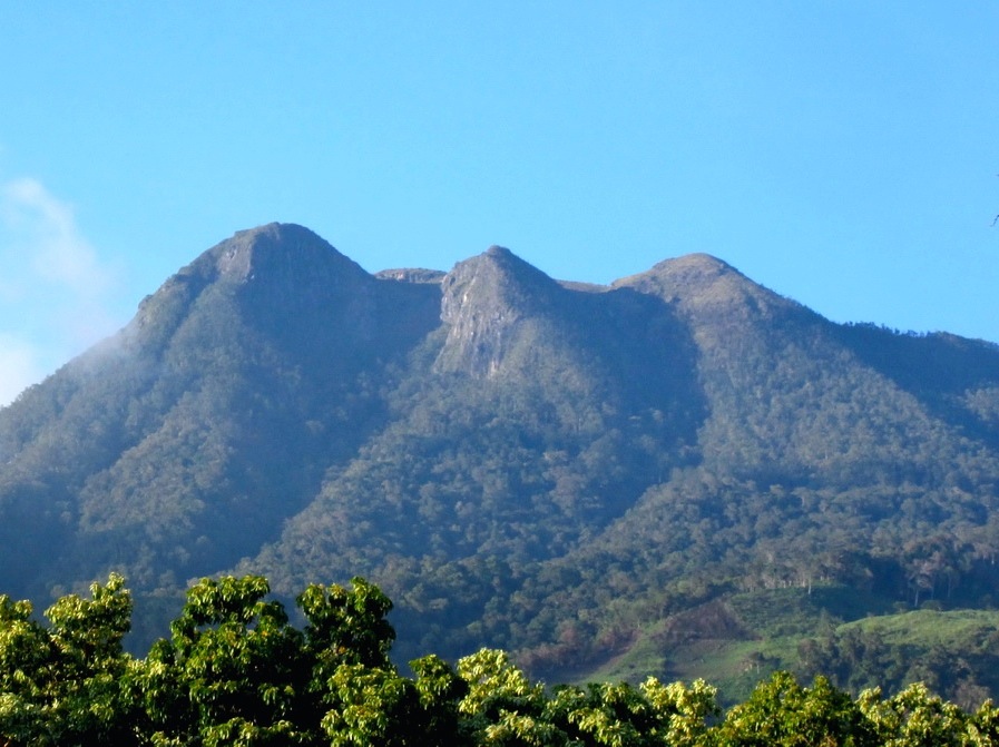 Gunung Egon Berstatus Siaga, Inilah Kondisi Para Pengungsinya
