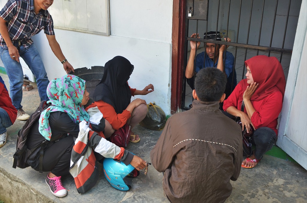 Bahtiar bin Sabang, yang divonis hukuman 1 tahun subsider 1 bulan oleh Pengadilan Negeri Sinjai, Sulawesi Selatan, karena menebang pohon di kebunnya, yang diklaim oleh Dishut Pemkab Sinjai sebagai Hutan Produksi Terbatas kini mengajukan kasasi ke Mahkamah Agung. Foto : Wahyu Chandra