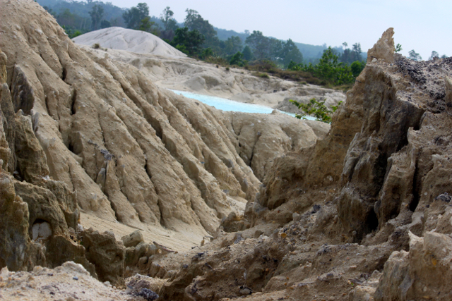 Beginilah tampilan horor lahan bekas tambang timah yang ditinggal begitu saja. @Sapariah Saturi