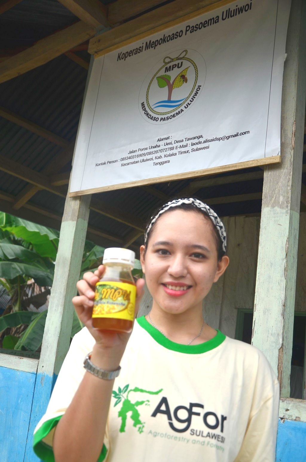 Kini madu produksi Desa Tawanga, Kecamatan Uluiwoi, Kabupaten Kolaka Timur, Sulawesi Tenggara sudah dikemas dalam botol 100 gr, 250 gr hingga 500 gr. Pemasarannya juga sudah lintas kabupaten, dan dipasarkan di berbagai tempat. Foto: wahyu Chandra