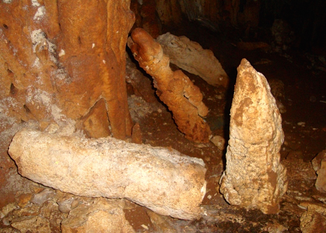 Ornamen gua yang sudah diambil buat nisan. Foto: dokumentasi KRIYAW