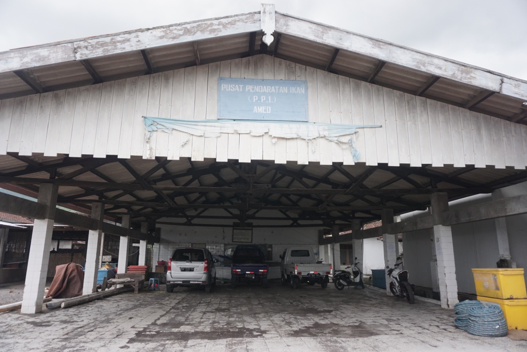 Pusat Pendaratan Ikan (PPI) Banjar Amed, Desa Purwakerthi, Karangasem, Bali yang terlihat sepi dari aktivitas perikanan karena nelayan takut melaut akibat cuaca buruk. Foto : Anton Muhajir