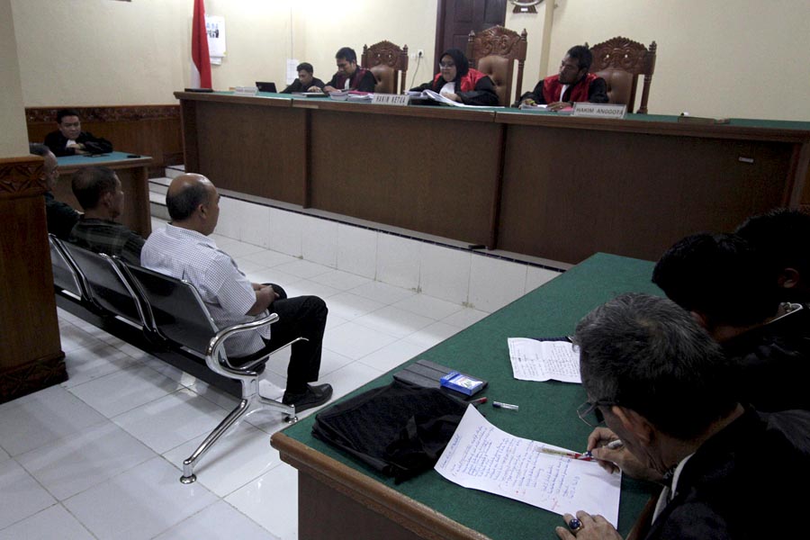 Sidang PT SPS II yang berlangsung di Pengadilan Negeri Meulaboh, Kamis (28/1/2016). Majelis hakim memvonis perusahaan sawit tersebut bersalah dengan denda 3 miliar Rupiah. Foto: Junaidi Hanafiah
