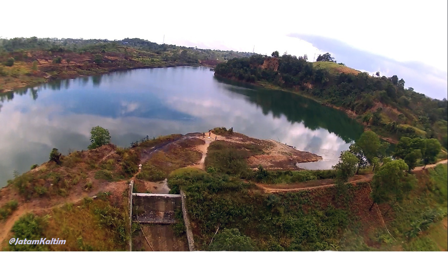 Lubang tambang milik PT. Bukit Baiduri Energi (PT.BBE) yang menelan korban dua pelajar SKMN 2 Samarinda, Kalimantan Timur. Foto: Jatam Kaltim