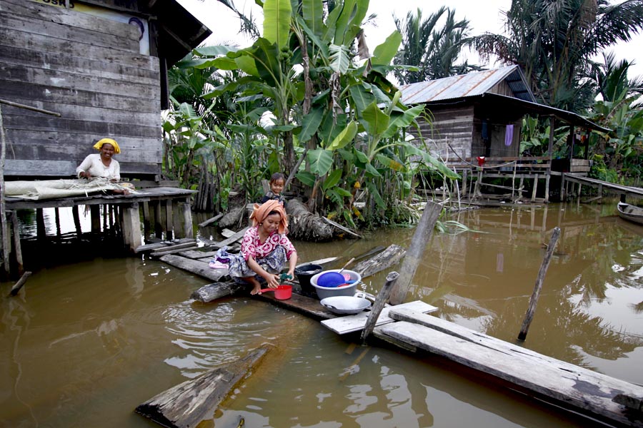 Kehidupan masyarakat di Aceh Singkil. Foto: Junaidi Hanafiah