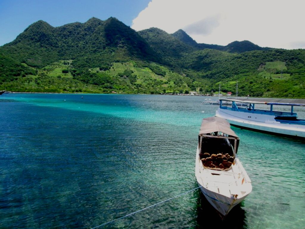 Laut jernih di perairan Kojadoi. Foto: Ebed de Rosary