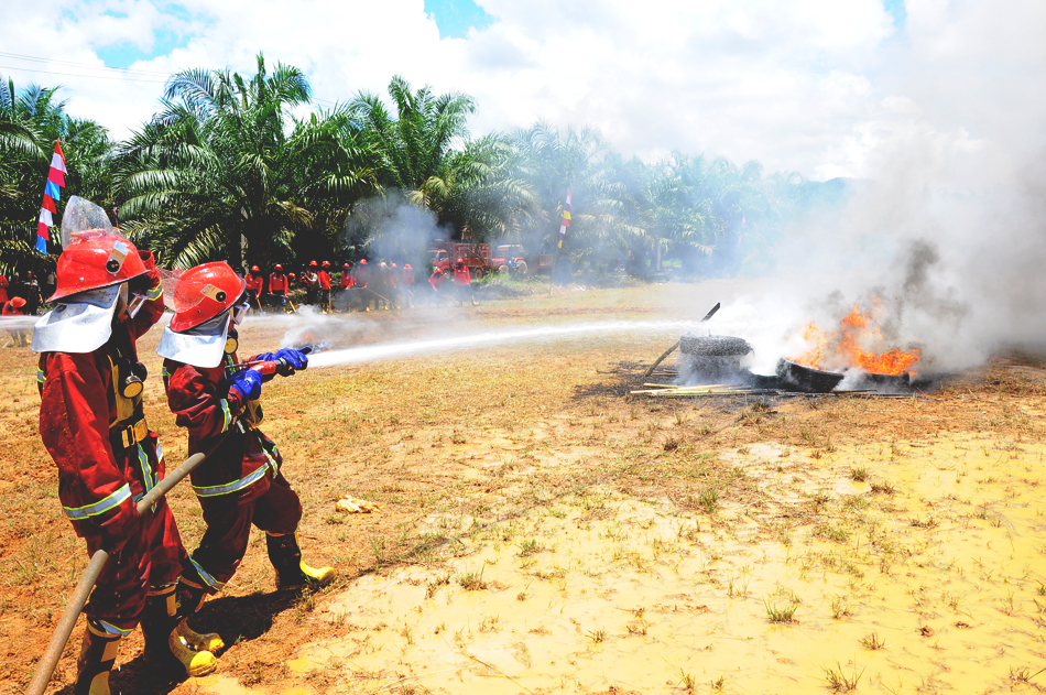 Simulasi Desa Siaga Api yang dilakukan di sekitar HGU PT.SMART Tbk Kalbar. Foto: Aseanty Pahlevi