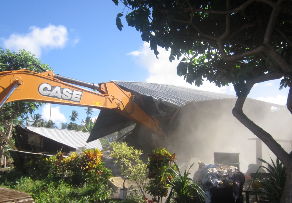 Proses di Kelurahan Tanjung Merah, Kecamatan Matuari, Kota Bitung, Sulawesi Utara pembangunan Kawasan Ekonomi Khusus (KEK), pada awal Februari 2016. Lembaga Bantuan Hukum (LBH) Manado menyebutkan ada sekitar 500 kepala keluarga yang tergusur. Foto : LBH Manado