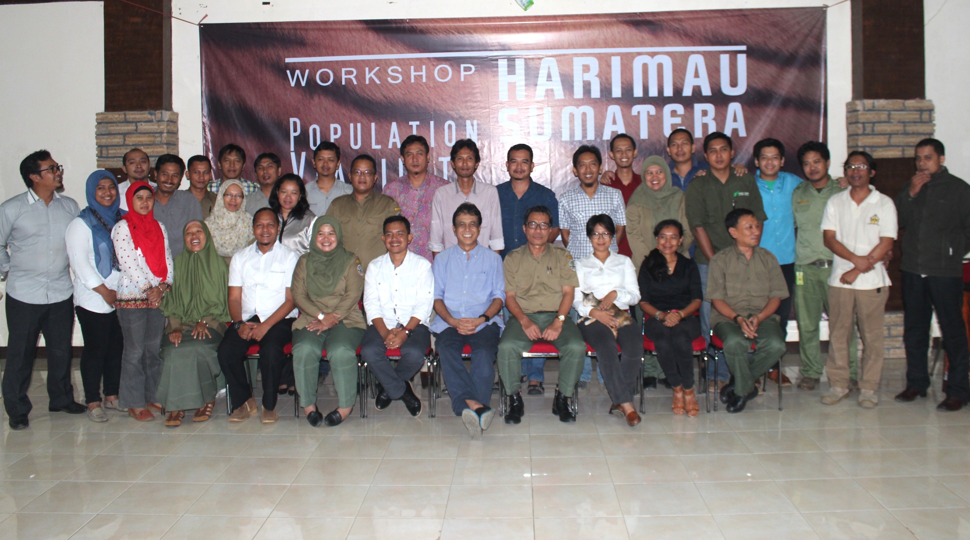 Ahli dan Praktisi Konservasi Harimau Sumatera Berkolaborasi dalam Melakukan Analisis Kelangsungan Populasi Harimau Sumatera dalam acara  dalam Workshop Population Viability Analysis (PVA) Harimau Sumatera. FOto Workshop ini diselenggarakan oleh Kementerian Lingkungan Hidup dan Kehutanan bekerja sama dengan Forum HarimauKita di Bogor (19-21/4/2016). Foto : Hariyawan A Wahyudi