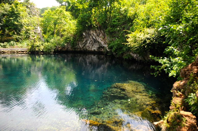 Goa karst di Muna yang menyimpan air digunakan PDAM untuk menyalurkan air bersih ke masyarakat. Foto: Eko Rusdianto