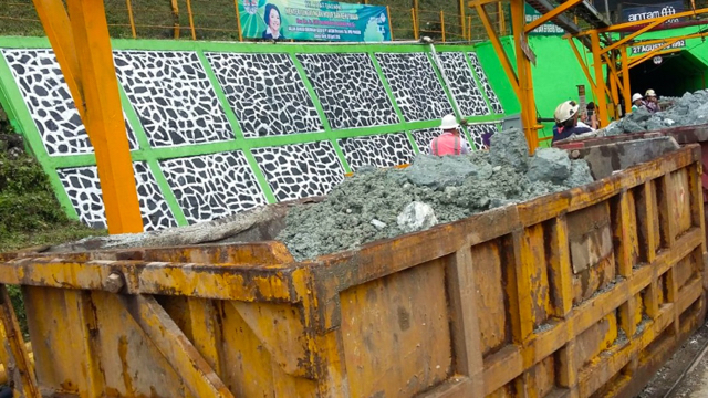 Tailing emas PT Antam yang diap didaur ulang. Foto: Indra Nugraha