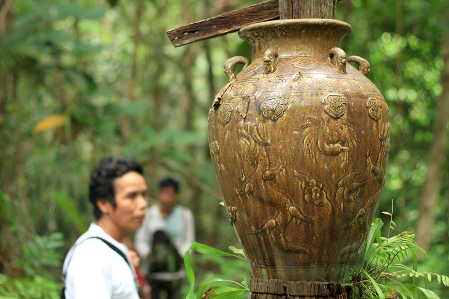 Orang Suy’uk menyebutnya Ngkaran, sebuah situs fenomenal yang tersisa di pegunungan Muller, Kapuas Hulu. Foto: Andi Fachrizal