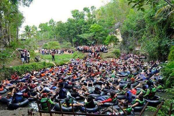 Goa Pindul pada musim liburan. Foto: dari Facebook Cahyo Alkantana