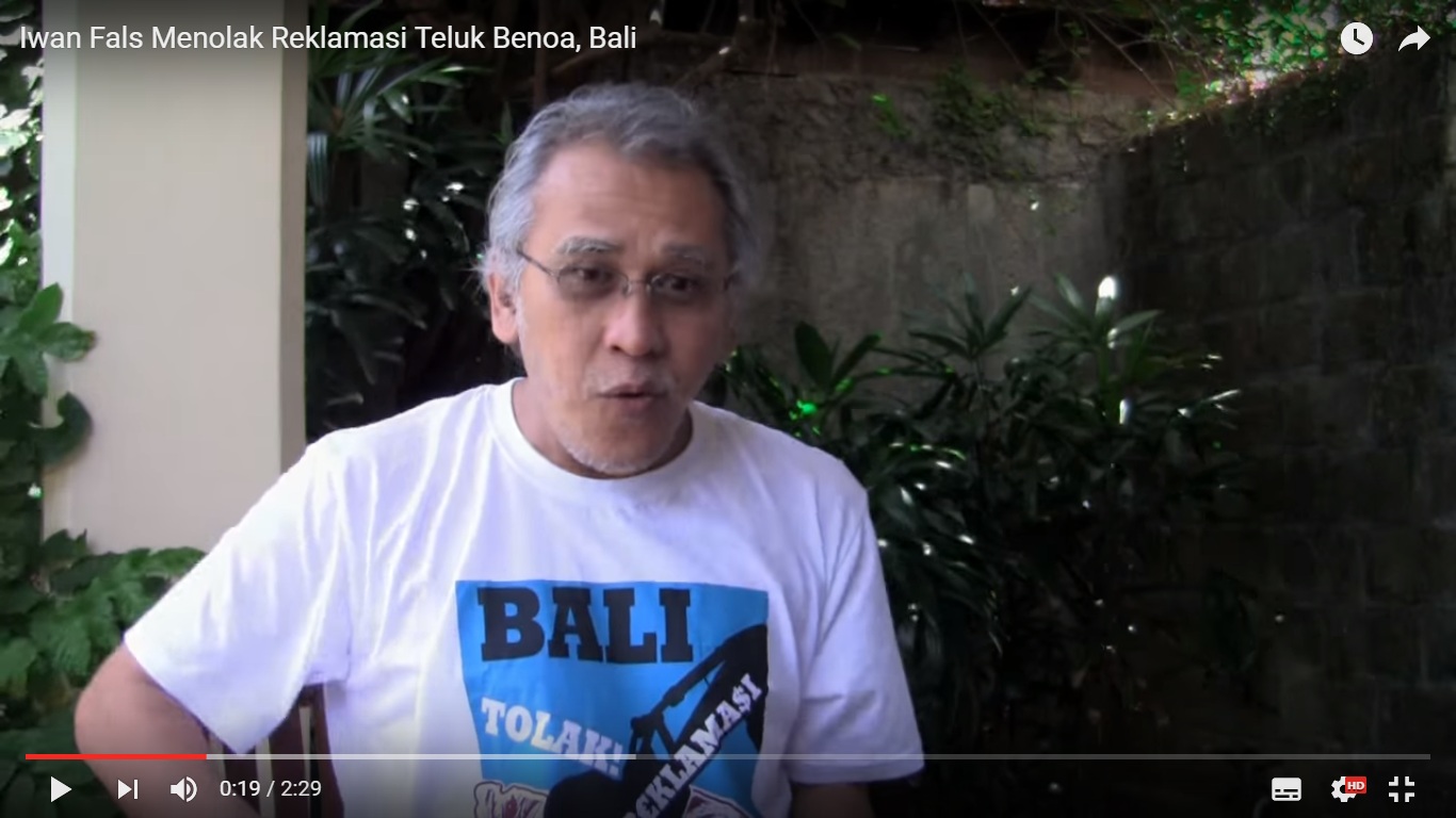 Iwan Fals menyuarakan penolakan reklamasi Teluk Benoa dalam rekaman video yang diunggah Forum Rakyat Tolak Reklamasi Teluk Benoa (ForBALI) di website ForBALI.org. Sumber : ForBALI