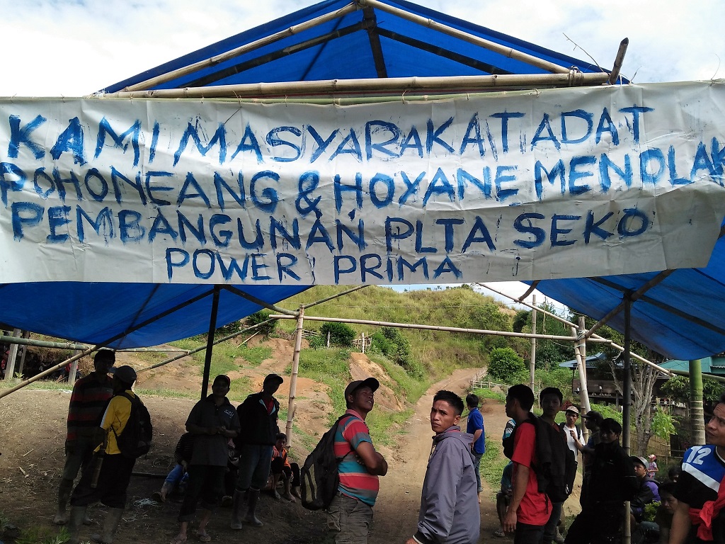 Masyarakat adat di Seko, Luwu Utara, Sulsel menolak rencana pembangunan PLTA berkapasitas 480 MW oleh PT Seko Power Prima. Pemkab Luwu Utara sendiri mengklaim sebanyak 85 persen masyarakat Seko telah menerima keberadaan PLTA tersebut. Foto: AMAN Tana Luwu