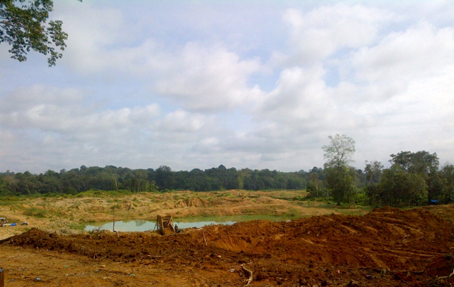 Lokasi tambang emas yang biasa dikeruk dengan alat berat oleh para penambang liar di Solok Selatan. Foto: Vinolia