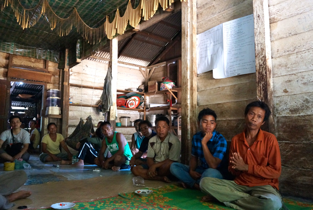 Datuk Rajo Penghulu, bersama keluarga. Foto: Lusia Arumingtyas