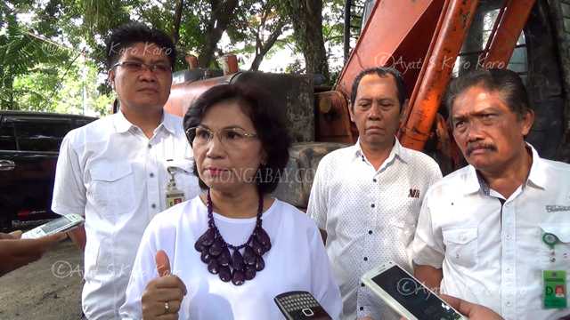 Hotmauli Sianturi, Kepala BBKSDA Sumut memberikan keterangan penyitaan eskavator. Foto: Ayat S Karokaro 