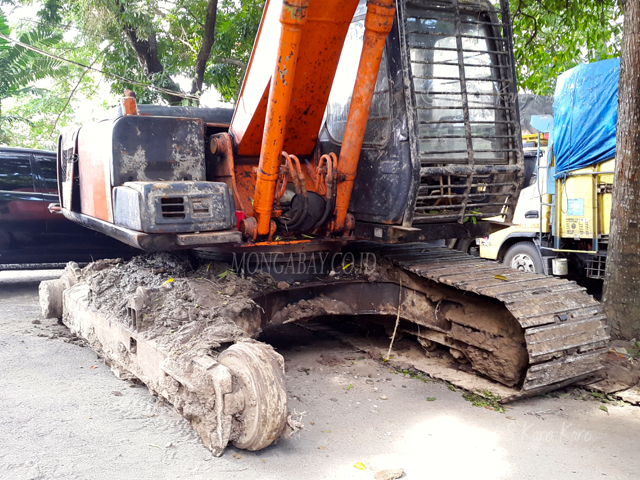 mangrove4-Inilah eskavator yang diamankan dalam kawasan SM Karang Gading