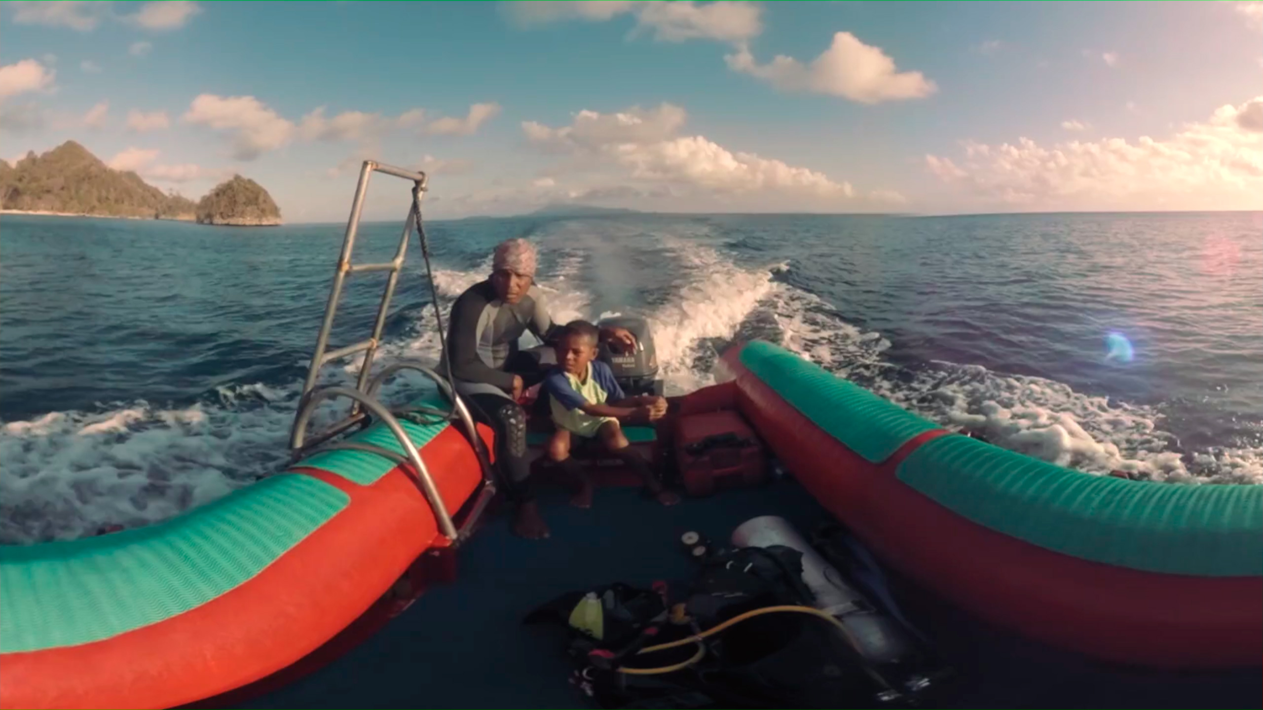 Salah satu adegan film Valen's Reef yang dibuat oleh Conservation Internasional, tentang konservasi terumbu karang di daerah kepala burung, Papua Barat. Sumber : Conservation International