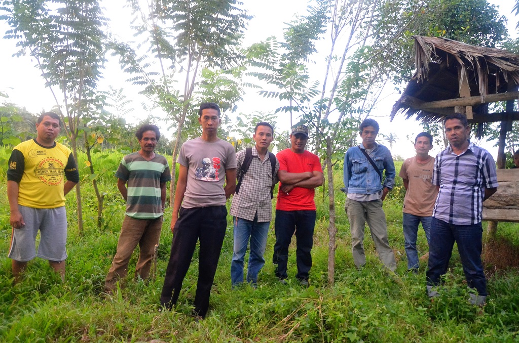 Para pemuda dari Salassae, Kabupaten Bulukumba, Sulawesi Selatan dulunya adalah mantan TKI yang bingung dengan pekerjaan. Mereka bersepakat untuk mengembangkan pertanian organik yang awalnya tidak begitu populer di desa mereka. Foto: Wahyu Chandra