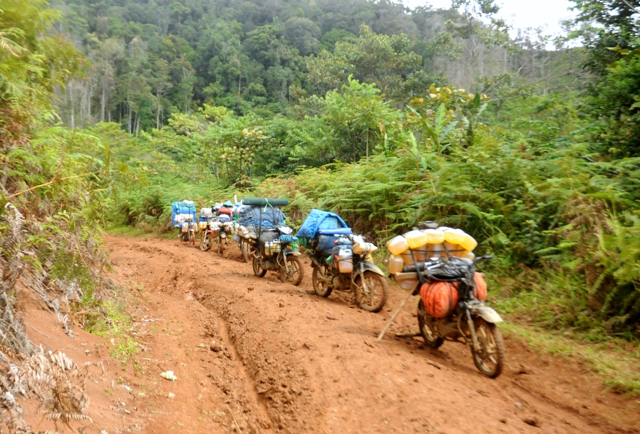 Pengemudi ojek beristirahat. Foto: Eko Rusdianto