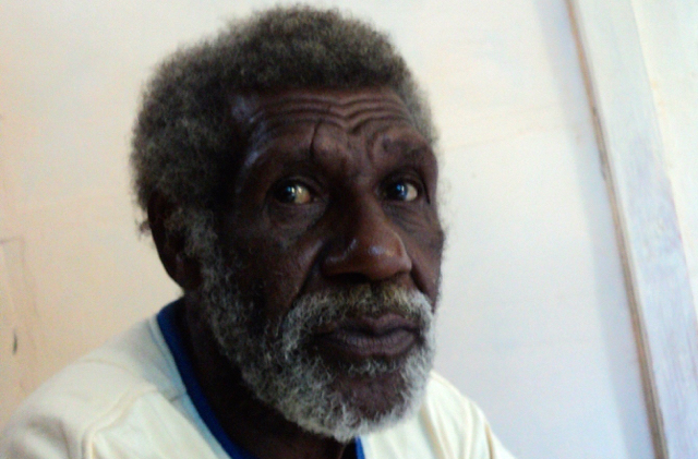 Kaspar Got Dombanop, Kepala Kampung Maryam. Sawit dilarang beroperasi di daerah ini sampai kapanpun. Foto: Agapitus Batbual