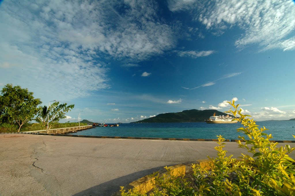 Pelabuhan Selat Lampa Natuna. Foto : panoramio.com