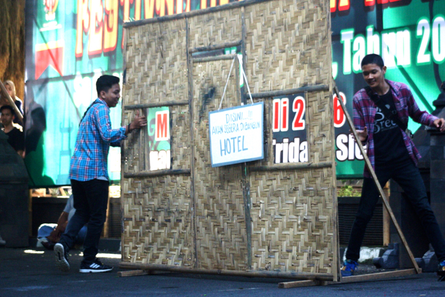 Kritikan soal pembangunan hotel yang marak dalam acara Festival Upacara Adat se-Yogyakarta. Foto: Nuswantoro