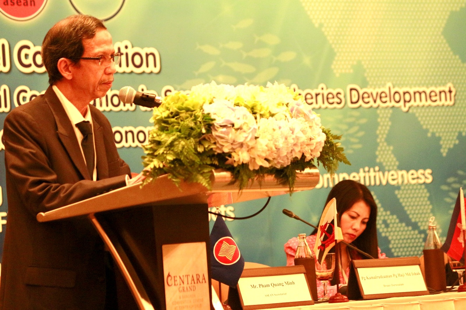 Staf Ahli Menteri Bidang Kebijakan Publik, Achmad Poernomo selaku Ketua Delegasi RI dalam High Level Consultation (HLC) on Regional Cooperation in Sustainable Fisheries Development Towards the ASEAN Economic Community: Combating IUU Fishing and Enhancing the Competitiveness of ASEAN Fish and Fishery Products, pada Selasa kemarin (03/08/2016) di Bangkok, Thailand. Foto : Humas KKP