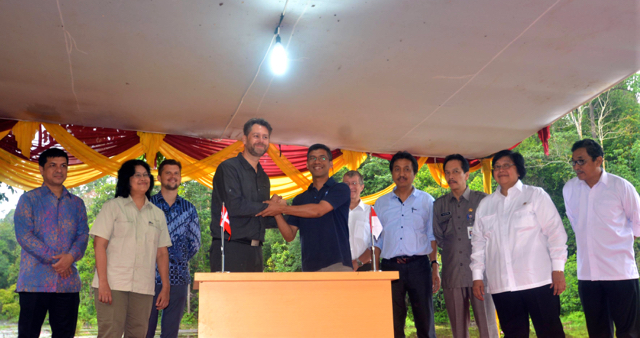  Casper Klynge, Dubes Denmark, usai penandatanganan hibah. Foto: Hutan Harapan