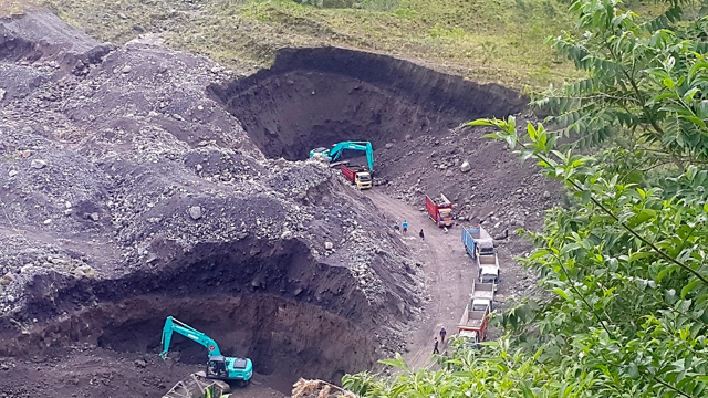 Tambang Galian C ilegal di Lereng Gunung Merapi. Foto: Tommy Apriando
