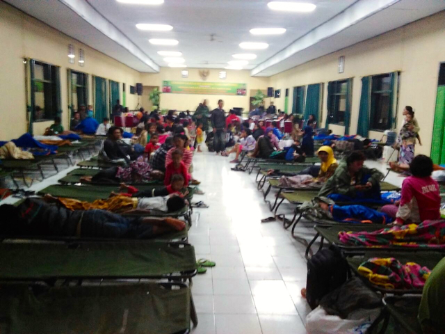 Para pengungsi banjir bandang Garut. Foto: BNPB