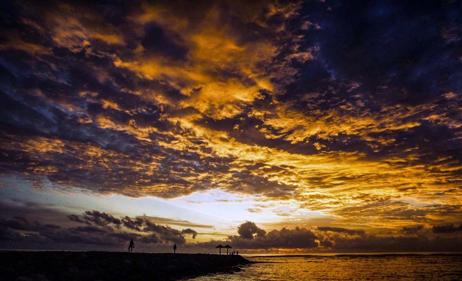 Senja yang indah di Pantai Lampuuk, Lhoknga, Kabupaten Aceh Besar, Aceh. Foto: Junaidi Hanafiah