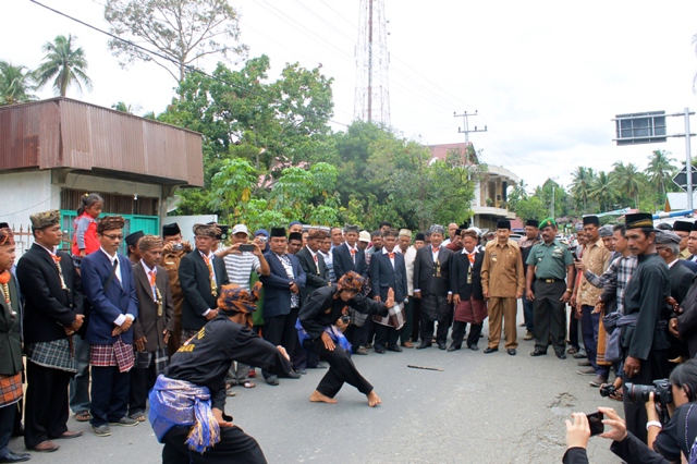 Silek (silat), seni bela diri tradisional Minang. Foto: Elviza Diana