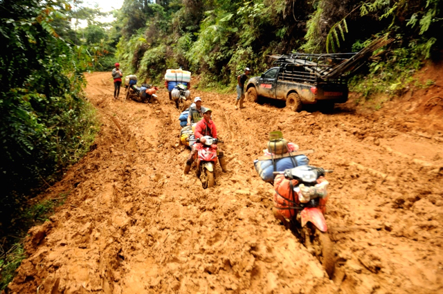 Akses jalan menuju Seko. Foto: Eko Rusdianto