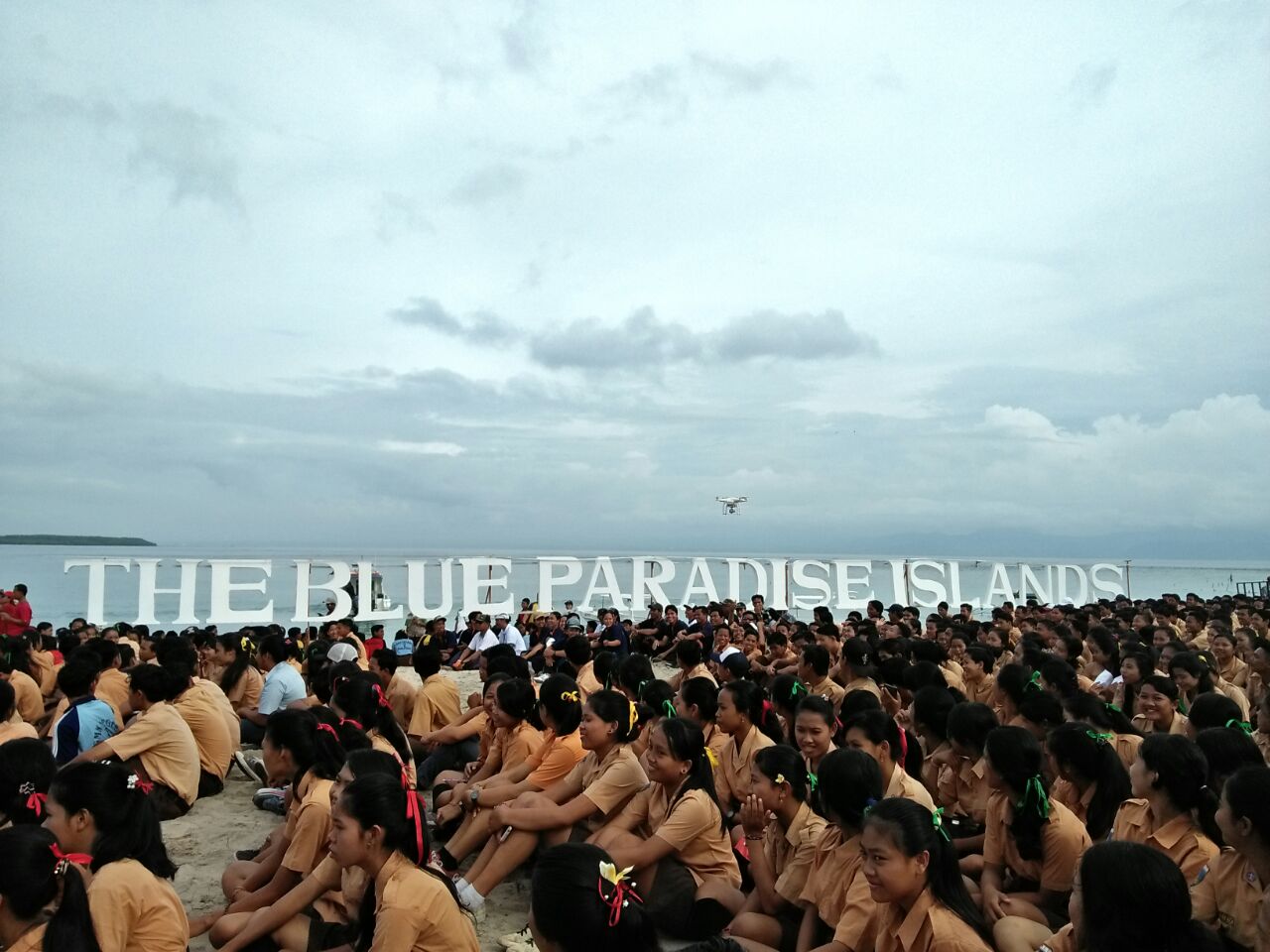 Generasi muda diajak mengenal kawasan konservasi perairan kampungnya, nusa penida. Pemerintah memperkenalkan tagline Blue Paradise untuk mengingatkan pentingnya menjaga keindahan laut. Foto: Luh De Suriyani